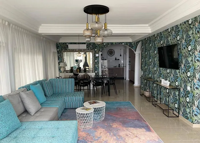 Mediterranean Sea Views 别墅 *