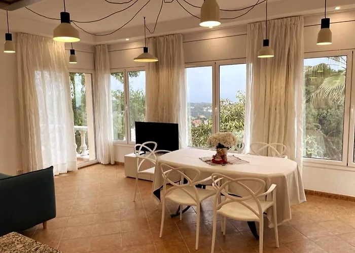 Mediterranean Sea Views 滨海略雷特